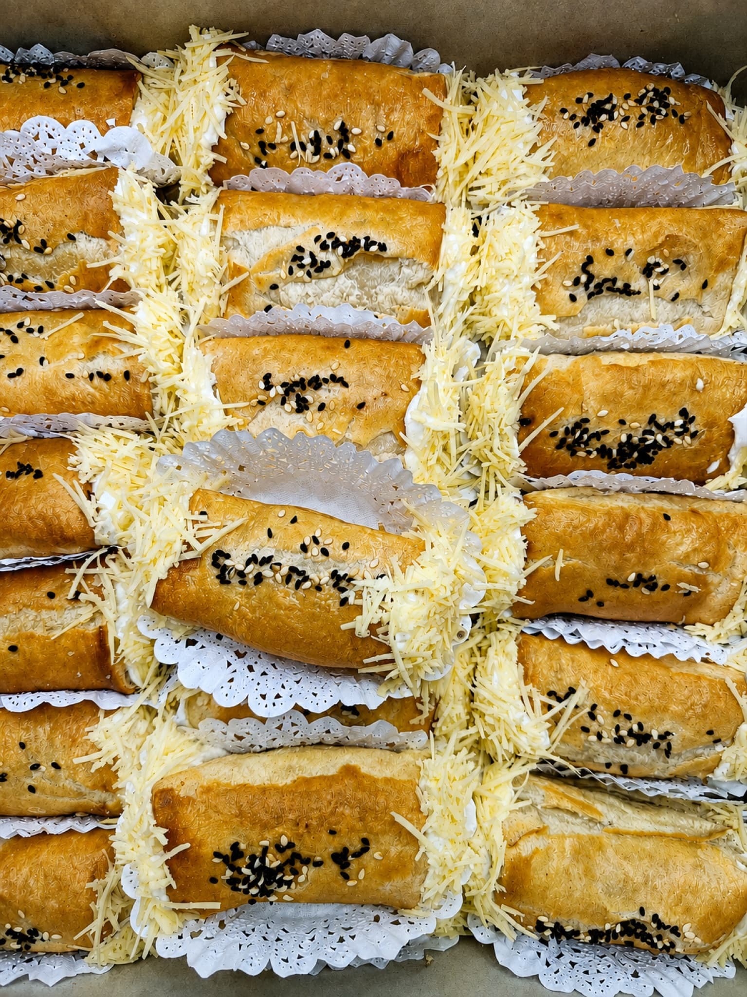 Feuilletés au fromage aux graines de nigelle